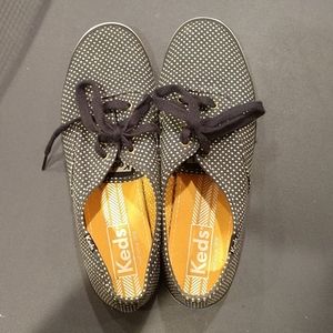 Women's keds, size 10. Black white polka dot